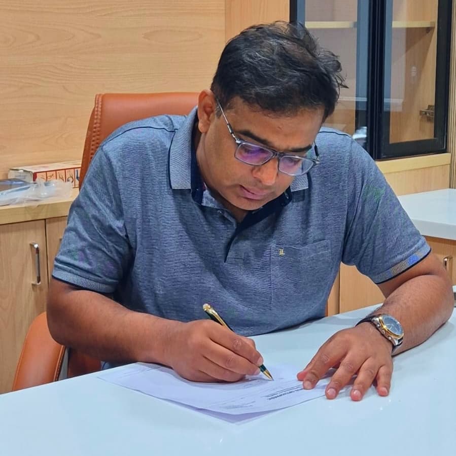 Dr. Vikalp Vashishtha – Chief Orthopedic Surgeon